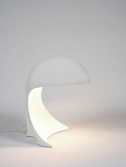 DARIO TOGNON (XXe siècle) Lampe modèle « Dania » 

Fonte d’aluminium blanc 

Édition...