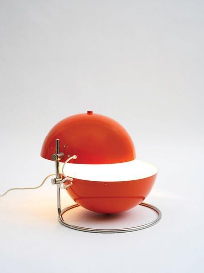 TRAVAIL FRANCAIS (XXe) Lampe 2 ½ sphère

ABS orange

Édition Delmas

Vers 1970

H_23...