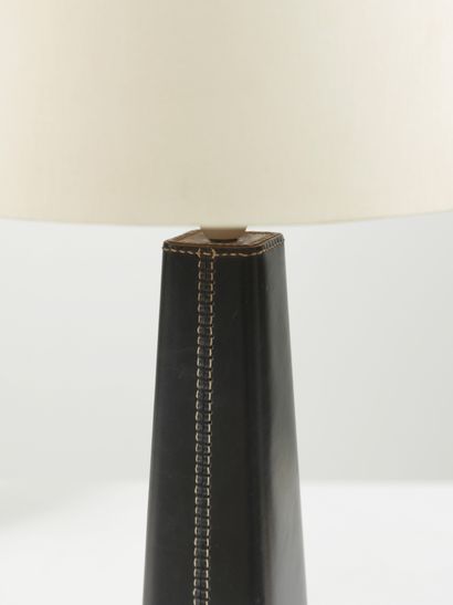 EINAR JOHANSEN (XXE SIÈCLE) Lampe de table
Céramique, palissandre et tissu
Ceramic,...