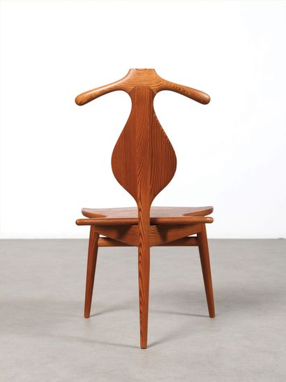 Hans WEGNER (1914-2007) Chaise dîte «Valet chair» modèle «JH540»
Teck, pin d'Orégon,...