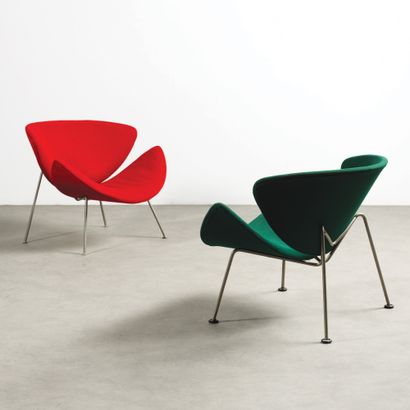 Pierre PAULIN (1927-2009) Two armchairs model "Slice"
Tubular metal, foam and green...