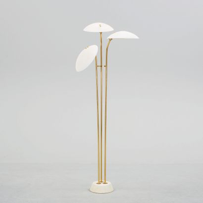 BERTIL BRISBORG (1910-1993) Lampadaire
Laiton et métal laqué blanc
Brass and white...