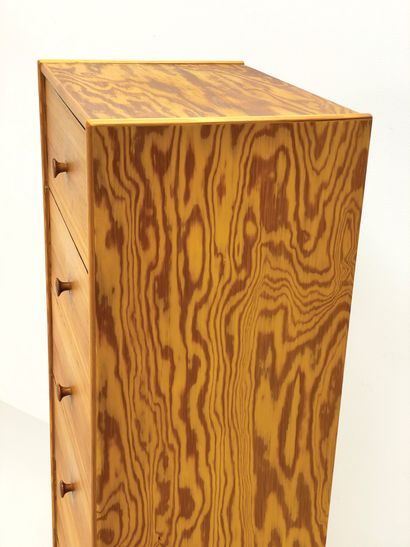 GÖRAN MALMVALL (1917-2001) Pair of chest of drawers model "Tallboy"
Oregon pine
Oregon...
