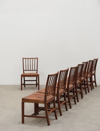 THORALD MADSENS (1889-1960) Series of 8 chairs
Grained leather and oak
Grained leather...