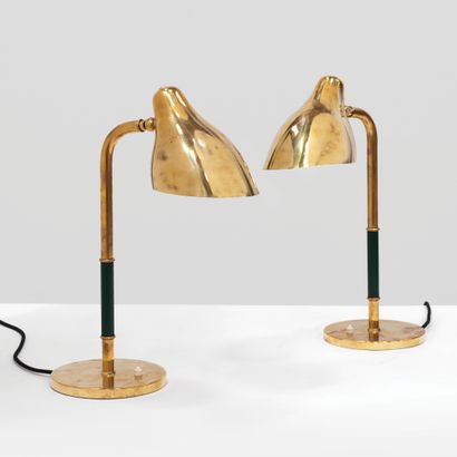 VILHELM LAURITZEN (1894-1984) Paire de lampes de table
Laiton et vinyle
Brass and...