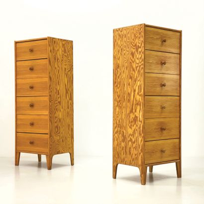 GÖRAN MALMVALL (1917-2001) Pair of chest of drawers model "Tallboy"
Oregon pine
Oregon...