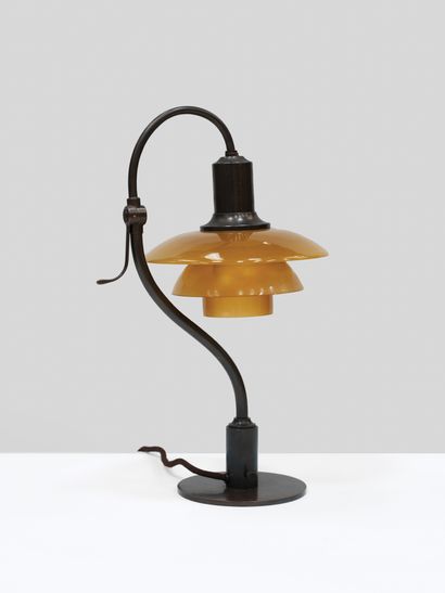 Poul Henningsen (1894-1967) Lampe de table «Questionmark» modèle «PH 2/2»
Laiton...
