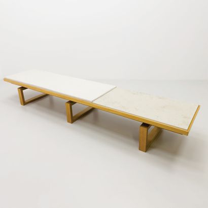 KURT ØSTERVIG (1912-1986) Large banc/Table
Chêne, tissu en lin et plaque de calcaire...