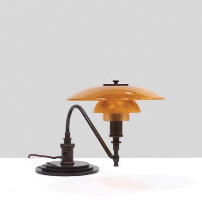 Poul Henningsen (1894-1967) Lampe «The American» modèle «PH 3/2»
Laiton patiné et...