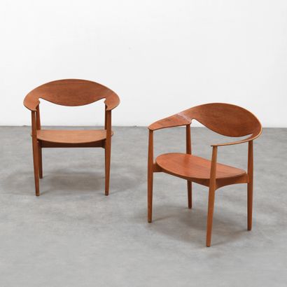 EJNER LARSEN (1907-2009) & AKSEL BENDER MADSEN (1916-2000) Pair of chairs model "Metropolitain"
Teak...