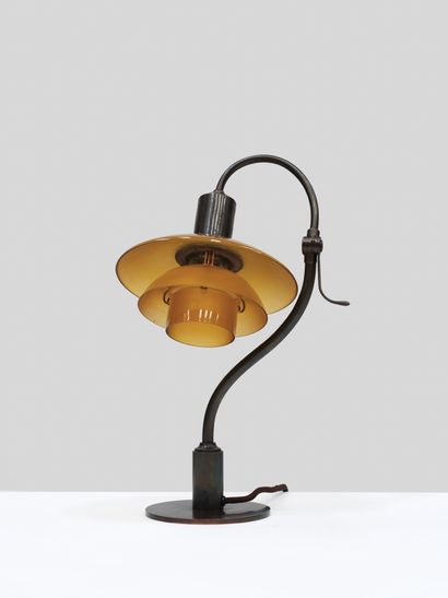 Poul Henningsen (1894-1967) Lampe de table «Questionmark» modèle «PH 2/2»
Laiton...