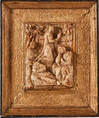 null PLAQUE en albâtre sculpté en bas-relief avec rehauts d'or représentant le Christ...