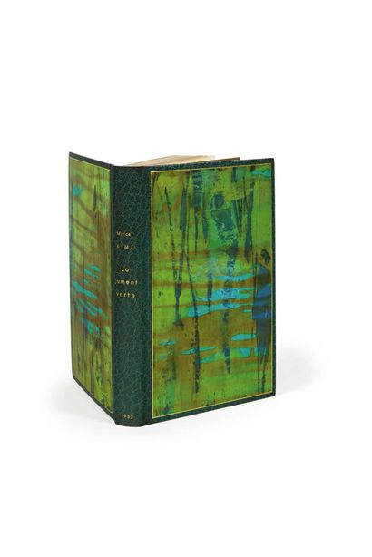 Marcel AYMÉ. La Jument verte. Paris, Gallimard, 1933.
In-12 : maroquin vert, dos...