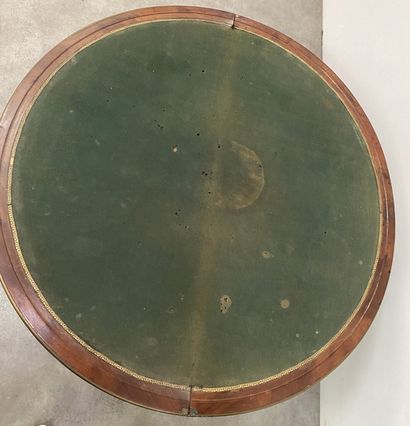 null Table demi-lune en acajou et laiton XIXe siècle D_108 cm (ouverte) H_75 cm L_107...