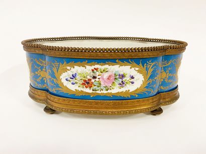 null SAMSON. Porcelain and gilt bronze planter, blue background and decorated with...