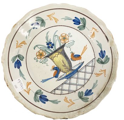 null Lot de céramiques comprenant 13 assiettes et 2 plats en faience de l'Est et...