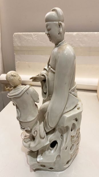 null China - 18th century. Dignitary white porcelain group sitting on a rock, a child...