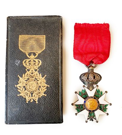 null Croix de chevalier de la Légion d'Honneur

Etoile en argent à cinq branches...
