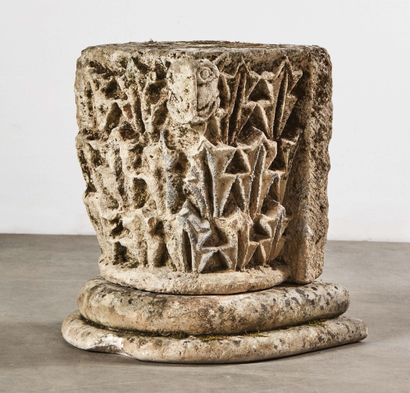 null Corner capital in limestone carved with stylized leaves on three registers;...