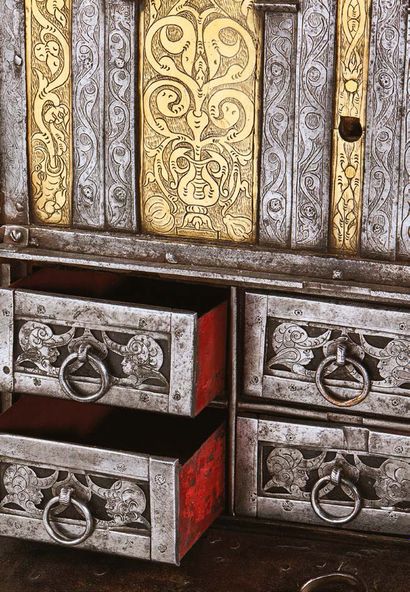 null Exceptional wrought iron chest, cut, engraved, chiseled and partly gilded. Upper...