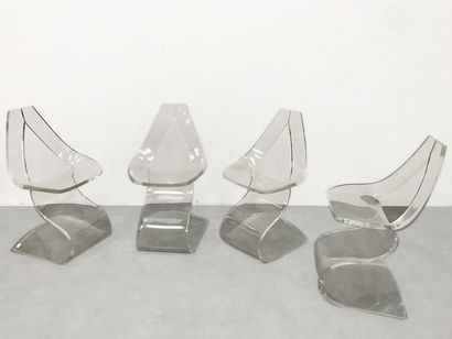 null MICHEL DUMAS (XXe siècle) Suite de quatre chaises modèle "Lucite" Plexiglass...