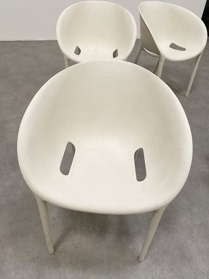 null PHILIPPE STARCK(Né en 1949) Série de 4 chaises empilables modèle «Soft Egg»...