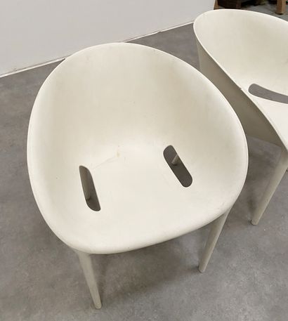 null PHILIPPE STARCK(Né en 1949) Série de 4 chaises empilables modèle «Soft Egg»...