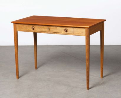 HANS WEGNER (1914-2000) 
Desk model ≪RY 32≫
Teak and oak
Teak and oak
Edition Ry...