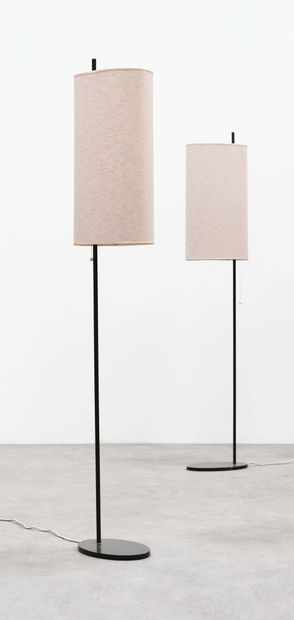 Arne JACOBSEN (1902-1971) 
Pair of floor lamps model "AJ Royal"
Lacquered metal and...