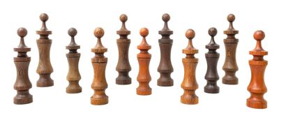 LAURIDS LONBORG (XXE SIÈCLE) 
Set of eleven pepper mills
Teak and wenge
Teak and...