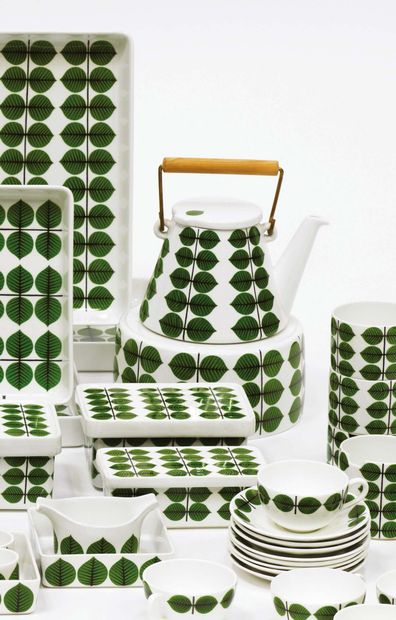 STIG LINDBERG (1916-1982) 
Service de table modèle «Berså»
Porcelaine
Porcelain
Vers...