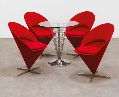 Verner PANTON (1926-1998) 
Set consisting of a table and a series of 4 chairs "Cone"...
