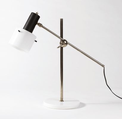 GINO SARFATTI (1912-1986) 
Lampe de table orientable Metal chrome, ABS blanc
Chromed...