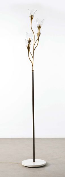 ANGELO LELLI (1911-1979) 
Rare floor lamp
Marble, lacquered brass, golden brass and...
