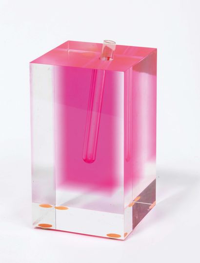 Shiro KURAMATA (1934-1991) 
Vase modèle «Flower Vase n° 2»
Acrylique et verre
Acrylic...