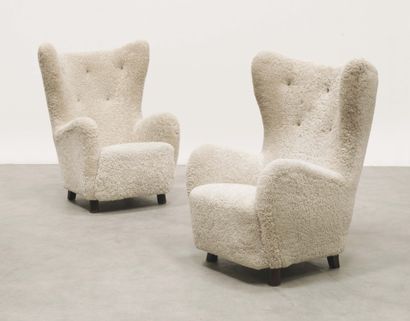 Mogens Lassen (1901-1987) 
Paire de fauteuils à haut dossier dîts «Wing Chair»
Bois...
