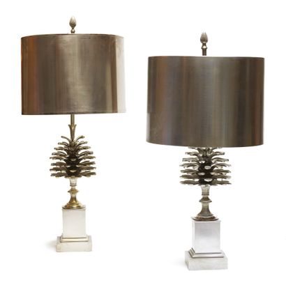MAISON CHARLES (XXe siècle) 
Pair of table lamps model "pomme de pins"
Metal
Metal
Around...