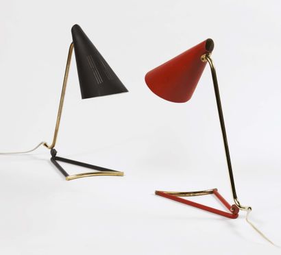 KNUD JOOS (1928-2008) 
Deux lampes de table Metal laque rouge et noir, laiton
Red...