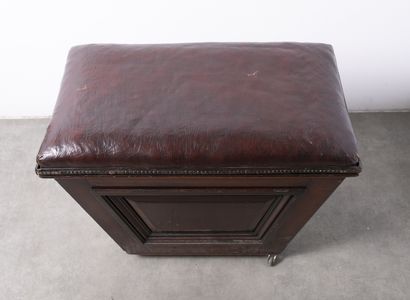 null England. Stool forming a chest, the seat in leather and the lateral amounts...