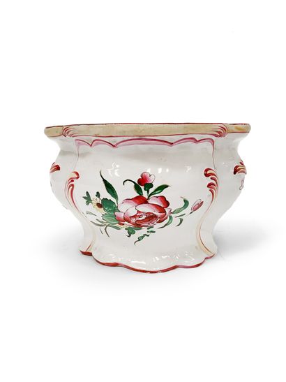 null 
Eastern earthenware flowerpot H_14 cm W_20,5 cm D_14 cm
