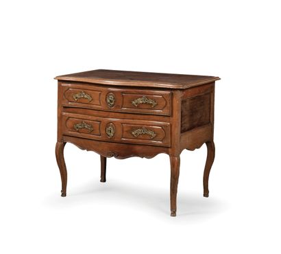 null Walnut moulded and carved COMMODE. High cambered legs ending in scrolls. Moulded...