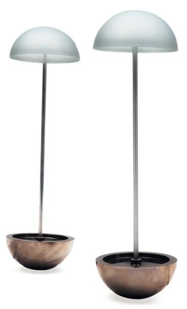 NATHALIE DEWEZ (1975-) Prototype Paire de lampes de table Ali Aluminium argenté 2011...