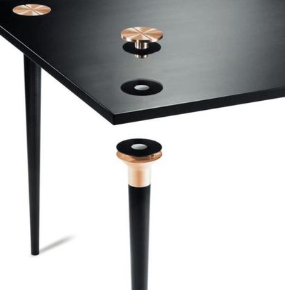 JOE DOUCET Prototype Table Screwtop Bois laqué noir 2010 H_74 cm L_220 cm P_95 c...