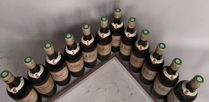 null 12 bouteilles Château BEYCHEVELLE - 4e Gcc Saint Julien 1969
Etiquettes tachées...