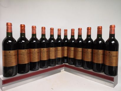 null 12 bouteilles Château La TOUR HAUT BRION - Pessac Léognan 1979 En caisse bois.
4...