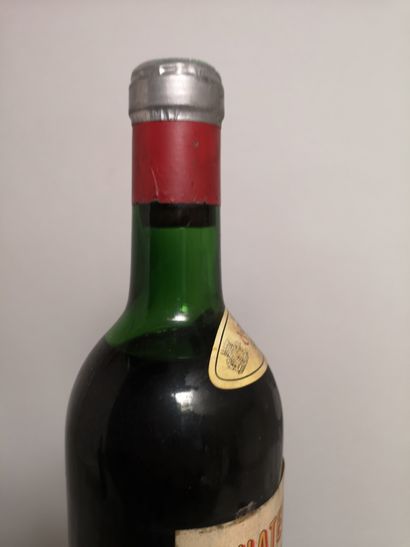 null 1 bouteille Château FIGEAC - 1er Gcc Saint Emilion 1966
Etiquette tachée, niveau...