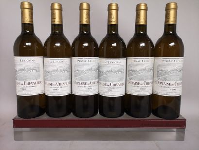 null 6 bouteilles Domaine de CHEVALIER Blanc - Cc Pessac Léognan 1990 En caisse bois....