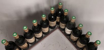null 12 bouteilles Château BEYCHEVELLE - 4e Gcc Saint Julien 1970
Etiquettes tachées...