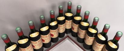 null 12 bouteilles Château FIGEAC - 1er Gcc Saint Emilion 1966
Etiquettes légèrement...