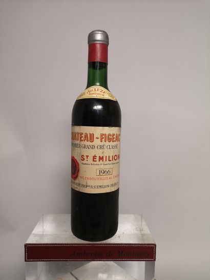 null 1 bouteille Château FIGEAC - 1er Gcc Saint Emilion 1966
Etiquette tachée, niveau...